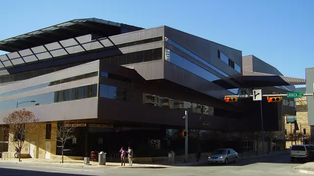 Austin City Hall’s angular roof and street-facing exterior.